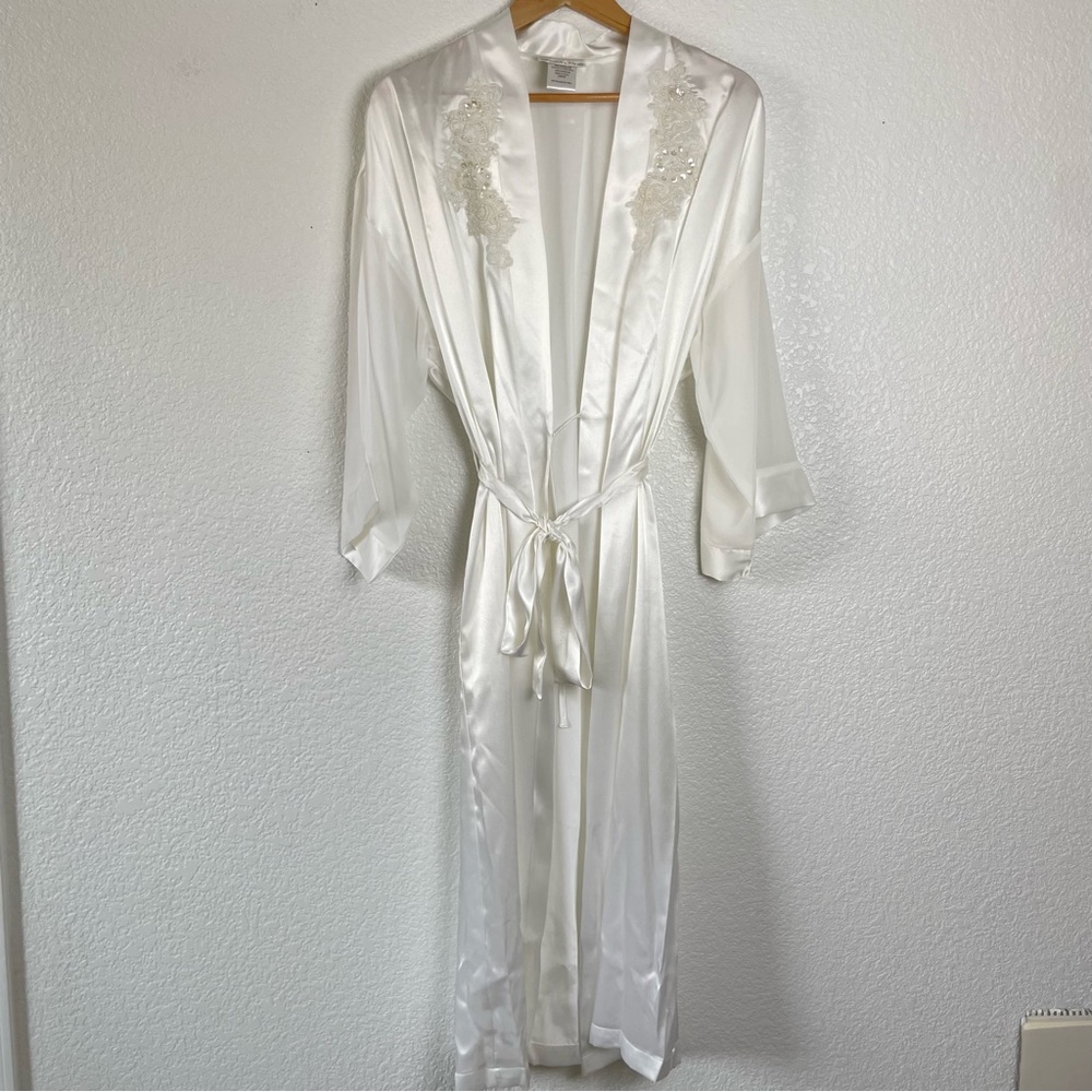 Vintage White Bridal Robe with sequin Appliqué Size Large